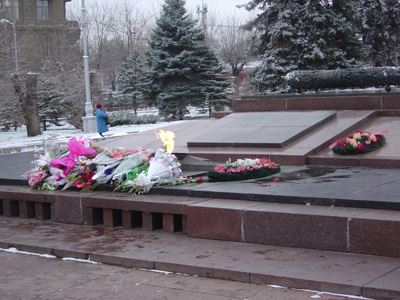 Fallen Warriors Square - after wedding visits, Volgograd 2005