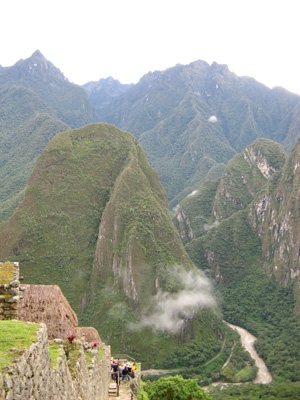 Machu Picchu: Looking East Cleft in skline at center-right (70%, Peru 2007