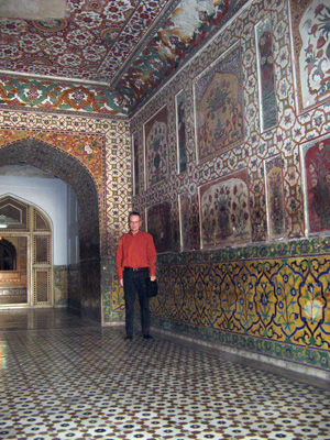 Scotsman inside Jahangir Tomb, Lahore, Pakistan 2008