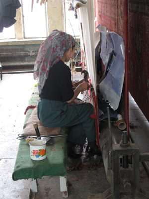Carpet Factory Workers see the pattern through the carpet., Niya - Hotan - Karghilik - Yarkan - Yengisar, Xinjiang 2008