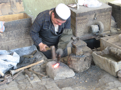 Yengisar: Knife Factory, Niya - Hotan - Karghilik - Yarkan - Yengisar, Xinjiang 2008