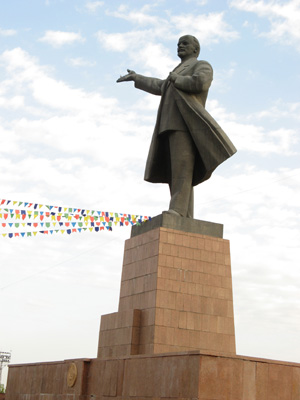 Giant Lenin in Osh Around 20ft tall??, Kyrgyzstan 2008
