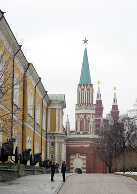 Kremlin: Arsenal + St Nicholas Tower, Moscow & St Petersburg 2009