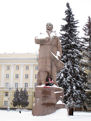 Smolensk Lenin Snowy but Resolute, Russia December 2010