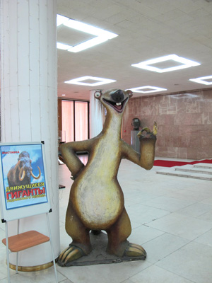 A visitor from another Exhibit, Ulyanovsk: Lenin Memorial Museum, 2013 Volga Cities