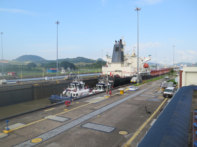 Miraflores Locks: going up..., Panama 2014