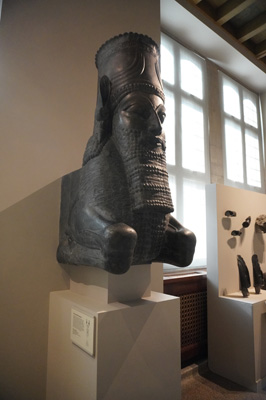 Persepolis: Fragment of bull-human capital, Chicago: Oriental Institute Museum, Toronto - Chicago 2019