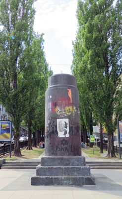 Kiev, Ukraine <small>(2014)</small>, Oddities and Empty Plinths, Lenin statues