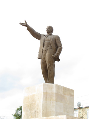 Derbent, Russia <small>(2013)</small>, Lenin statues