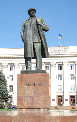 Kherson, Ukraine <small>(2011)</small>, Lenin statues