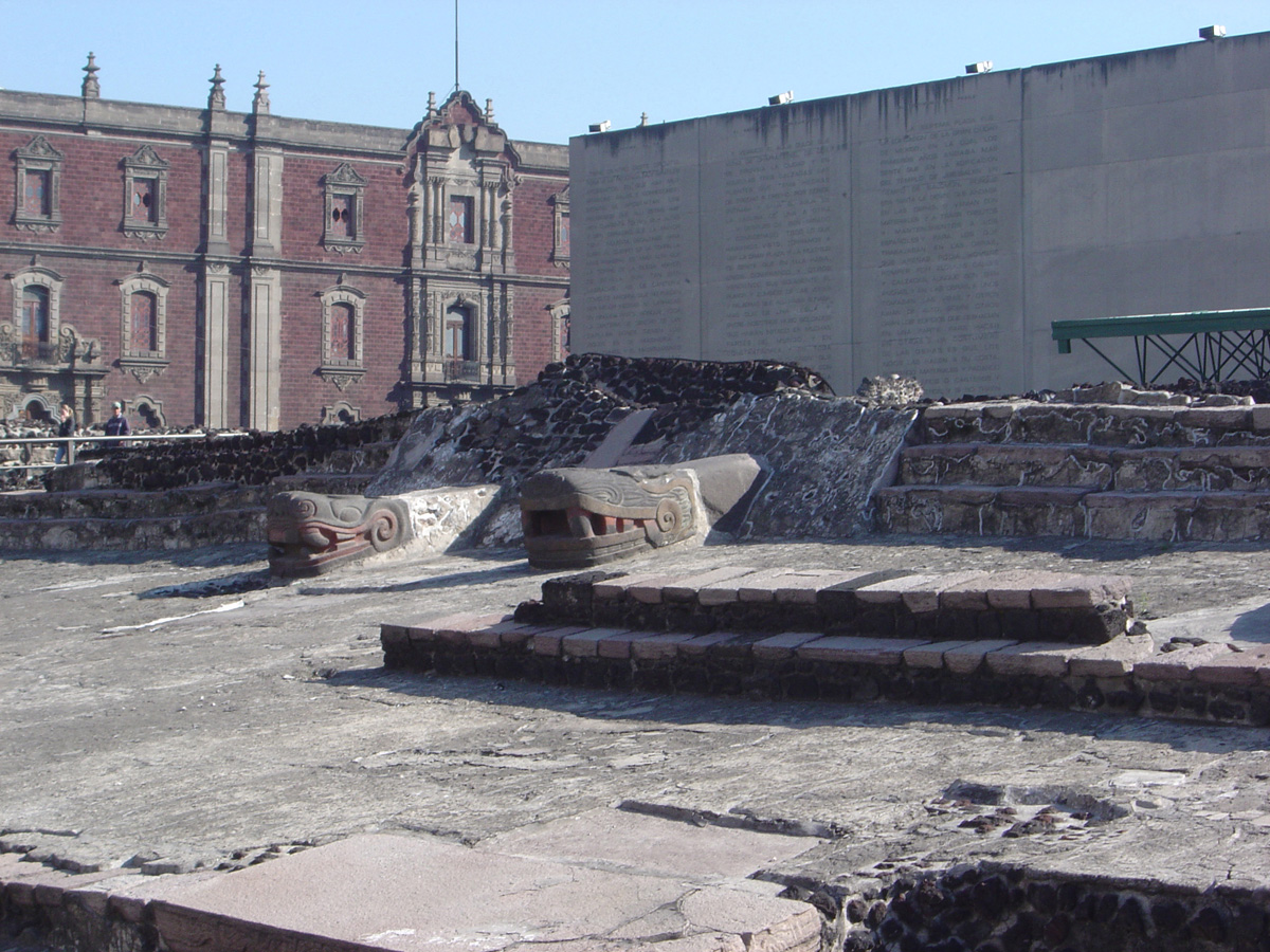 Templo Mayor, Serpent heads: Stage IVb