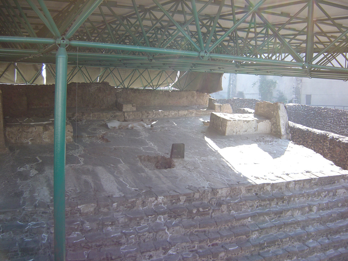Templo Mayor, Stage II temple: sacrifical alter