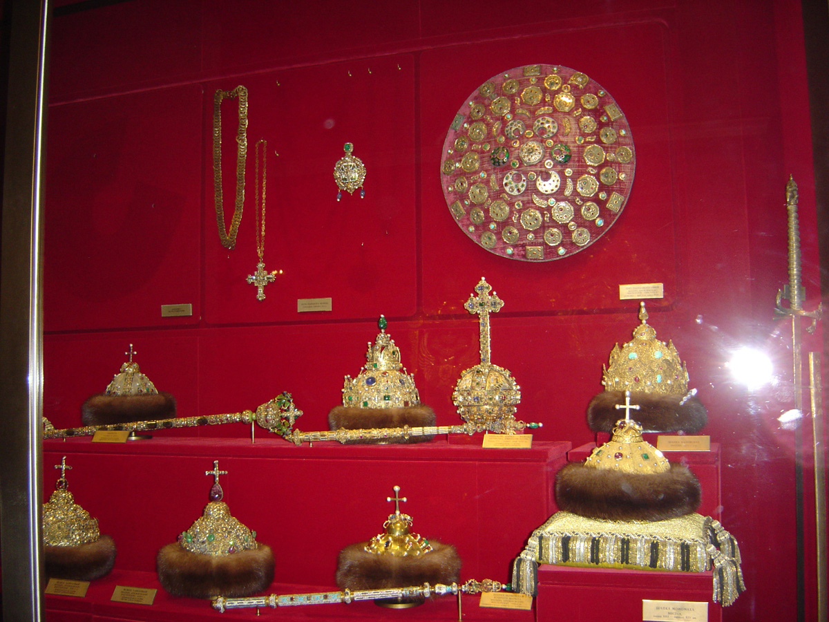 Moscow 2005, Coronation caps
