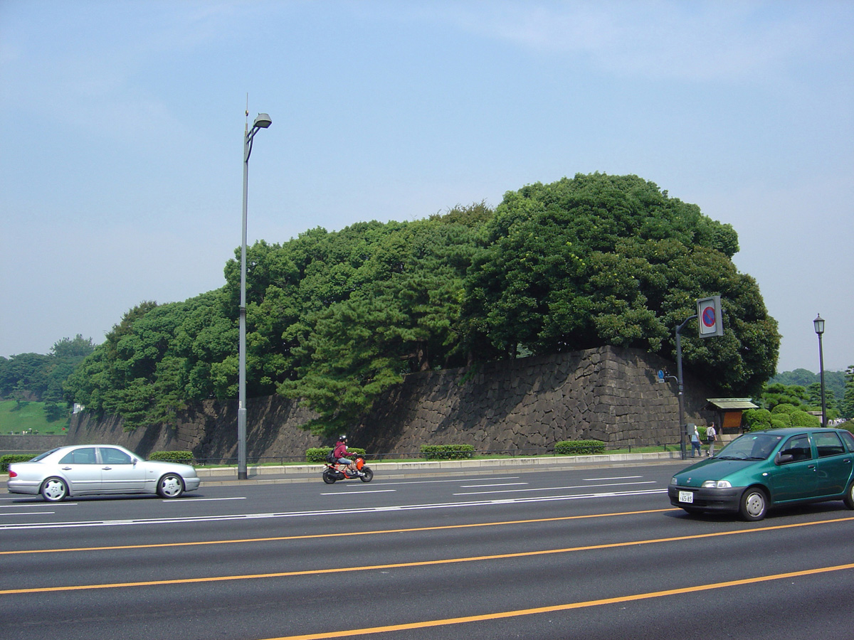 Tokyo 2005, Imperial palace wall