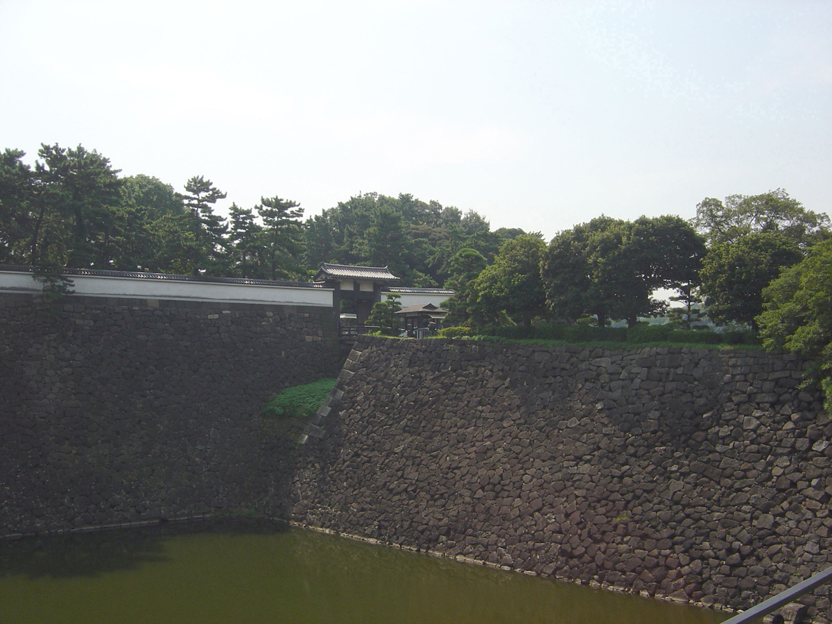 Tokyo 2005, Imperial palace moat (east(
