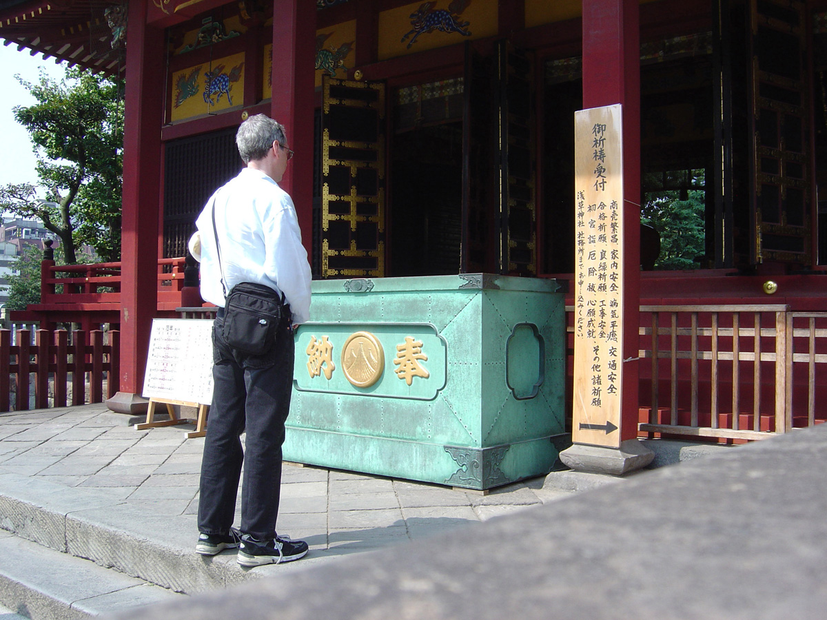 Tokyo 2005, Scotsman at Asakusa-jinja