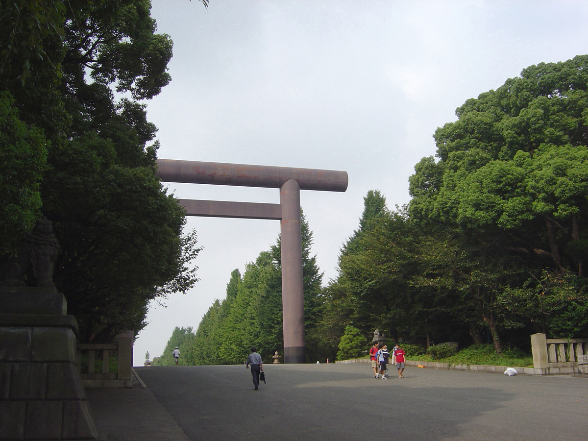 Tokyo 2005, Yasukuni shrine entrance