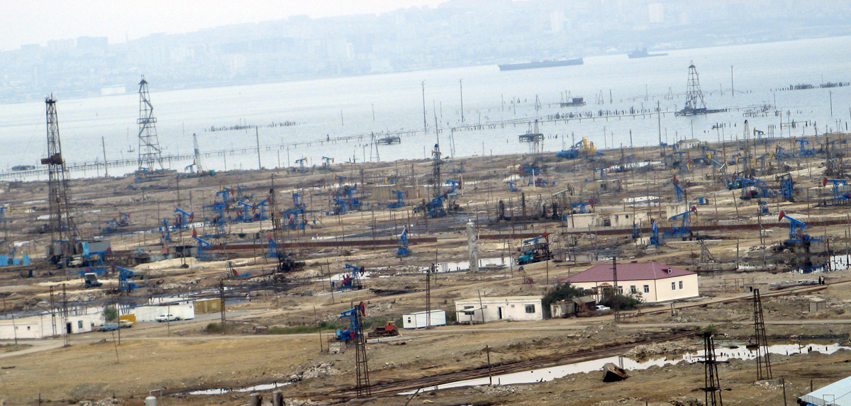 Azerbaijan 2007, Baku: Derricks