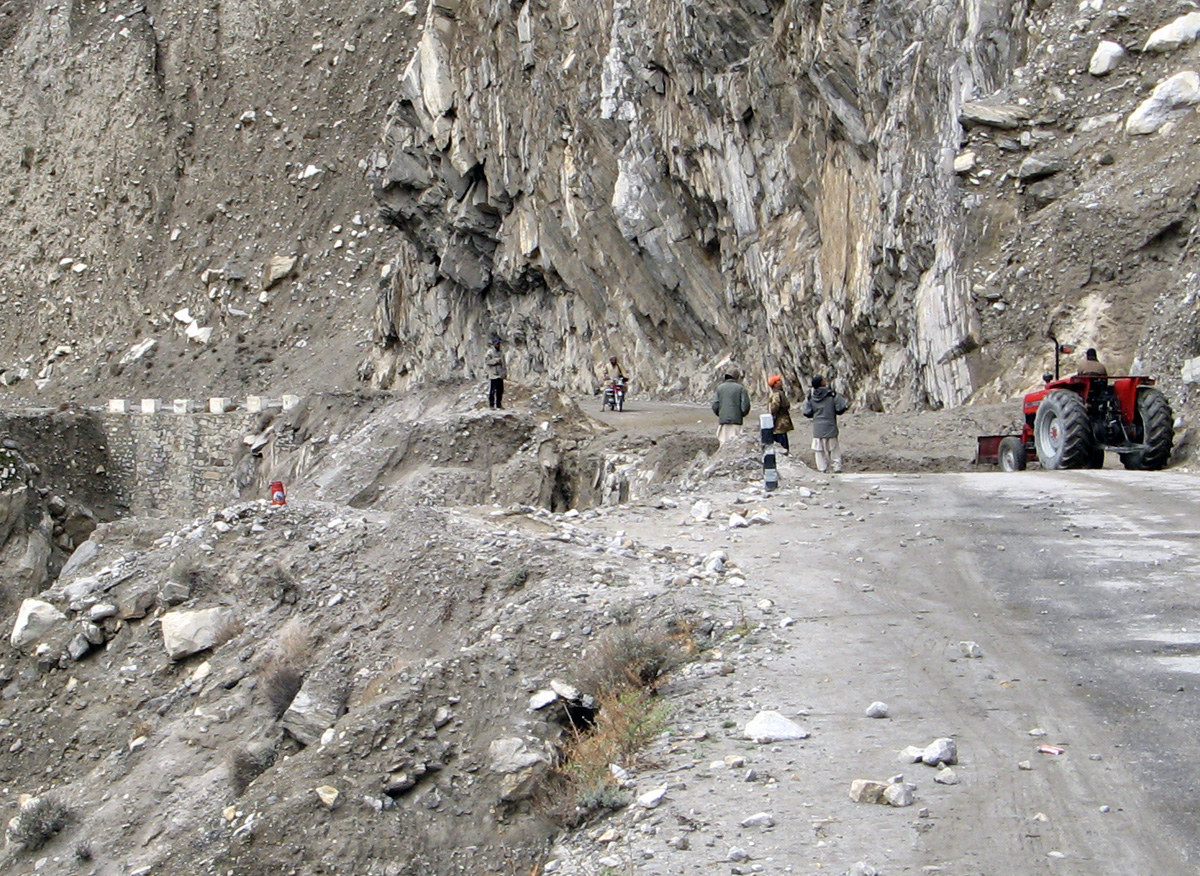 Khunjerab to Islamabad, KKH: Minor Repairs.