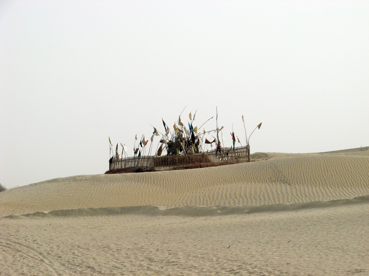 Niya - Hotan - Karghilik - Yarkan - Yengisar, Approach to Imam Asim Shrine Outlying gravesite.