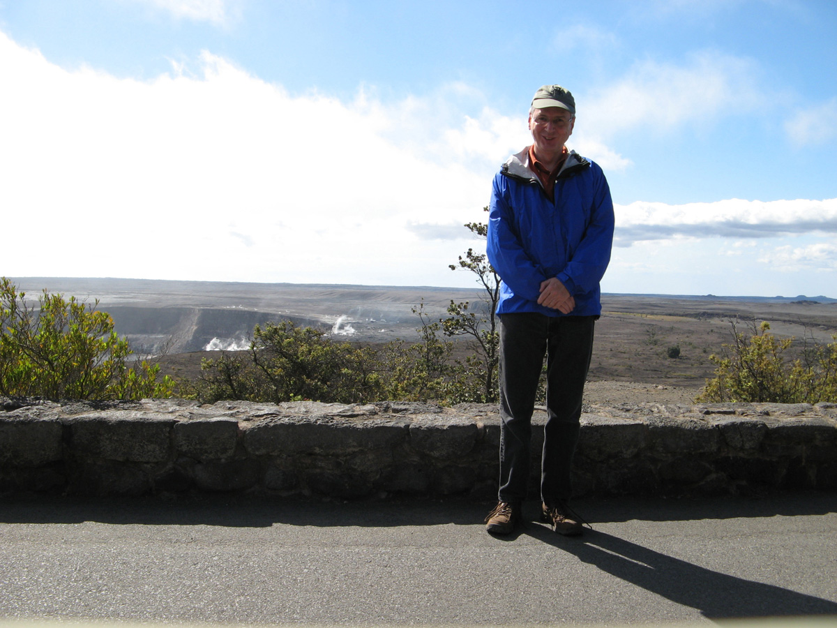 Hawaii 2008, Scotsman at Kilauea caldera Outside Jagger Museum