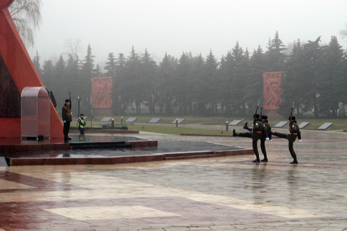 Chisinau, WWII Memorial - Changing the Guard