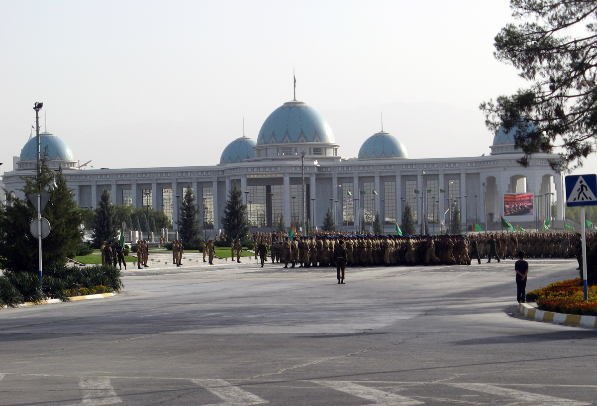 Ashgabad, Prez Palace + Big Parade