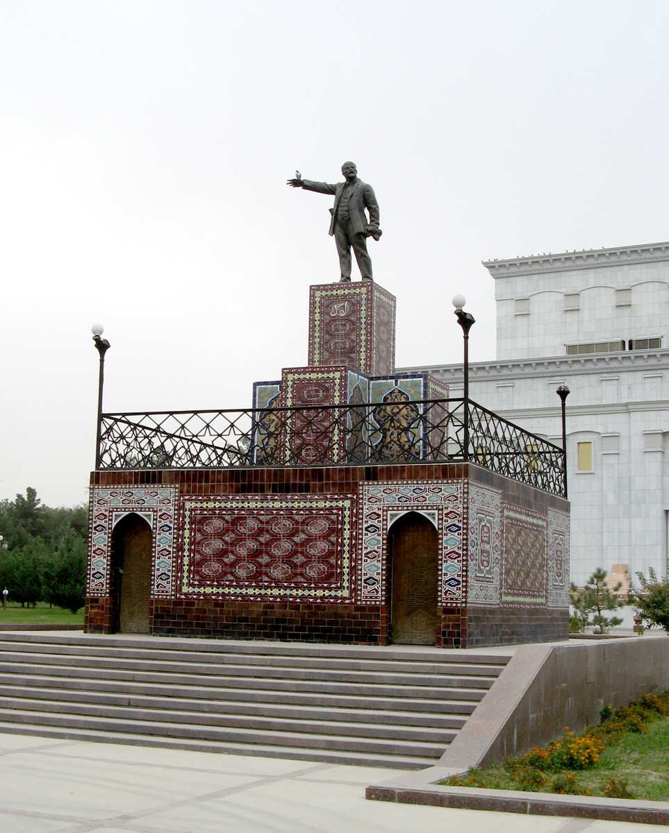 Lenin in Ashgabad, Turkmenistan 2008