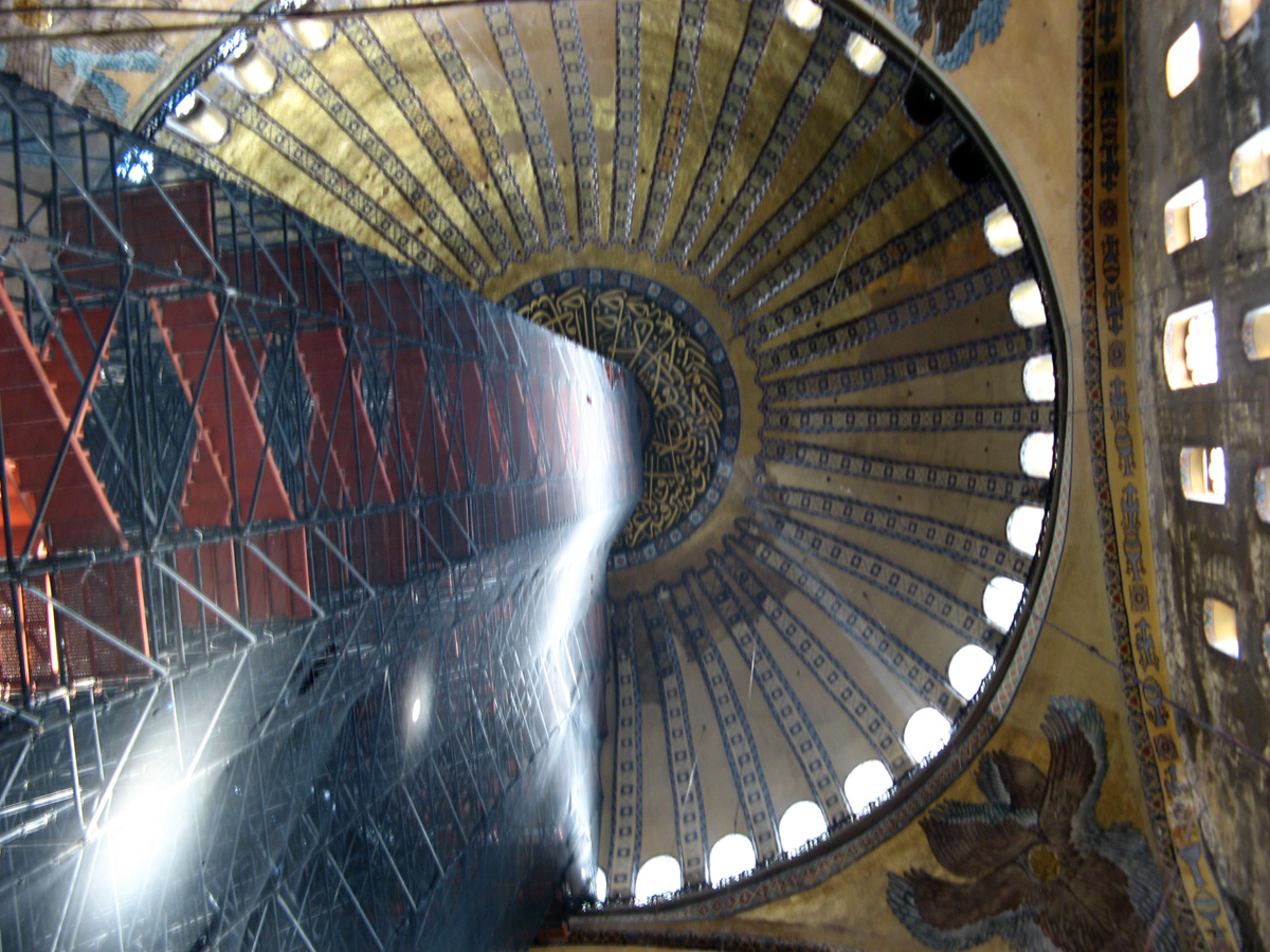Hagia Sophia, Looking up at the dome