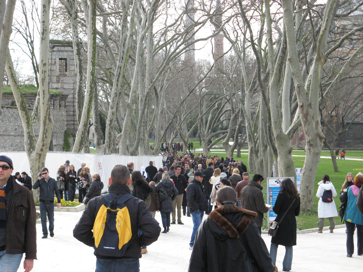 Others, Tourists Hordes at Topkapi