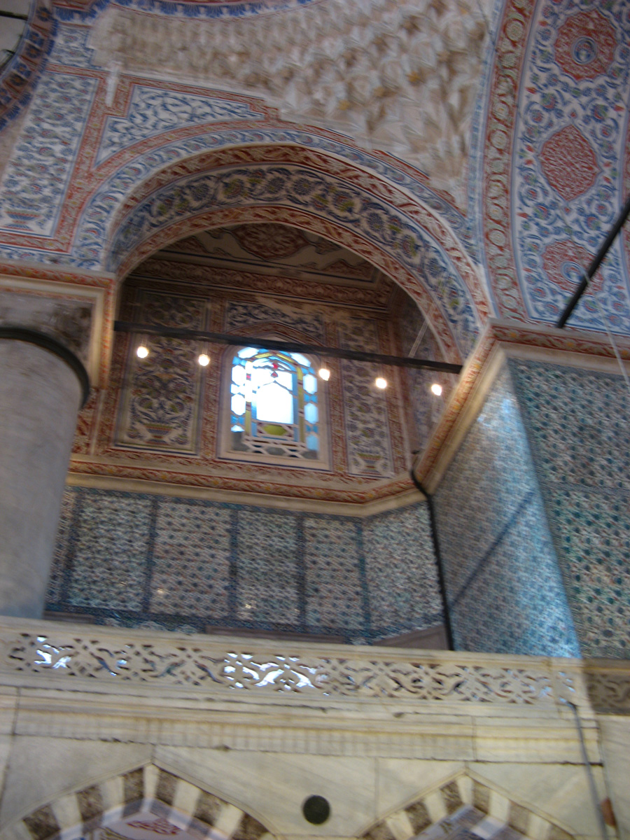 Blue Mosque, Blurry blue tiles