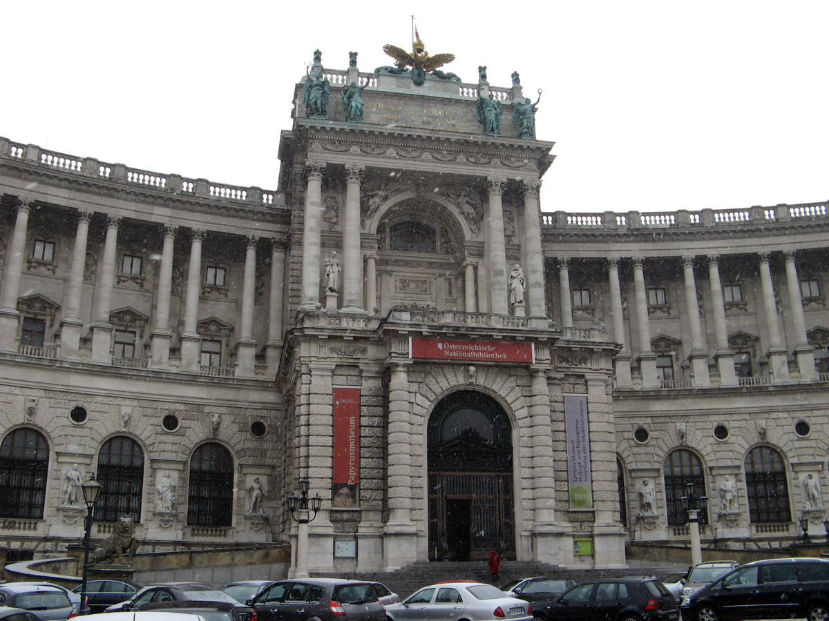 Vienna, Kunst Historisches Museum With snow flurries.