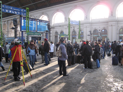Snow delays at Budapest station, 2009 Middle Europe