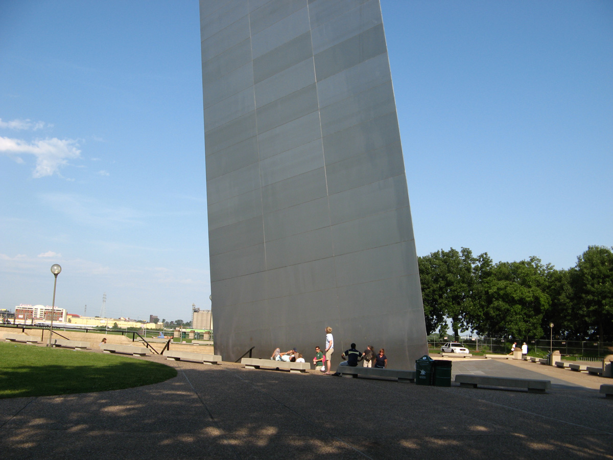 St Louis, Arch base