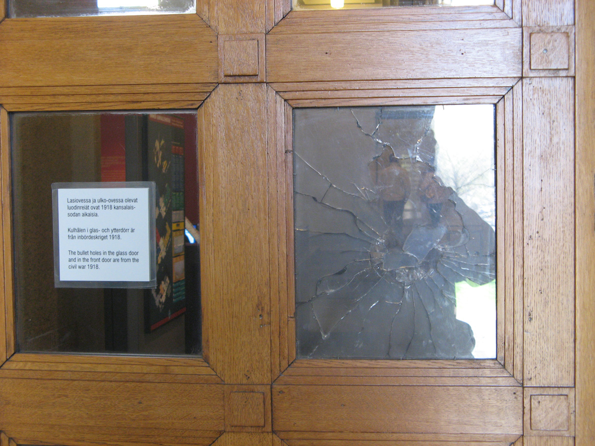Helsinki, National Museum: 1918 Bullet Hole