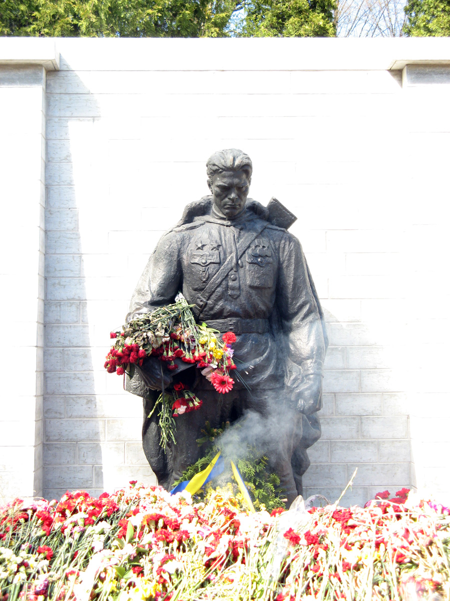 Tallinn, Bronze Solider amidst smoke