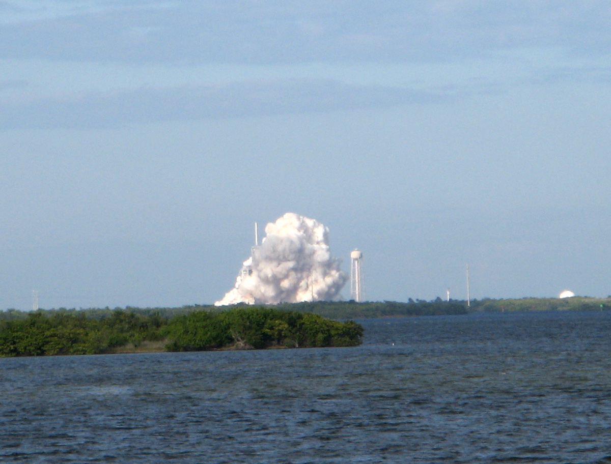 Atlantis STS-129 Launch, Post-ignition steam cloud From noise-suppression system water.