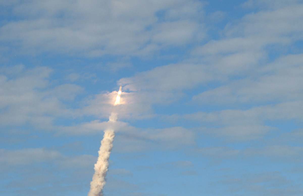 Atlantis STS-129 Launch, Flaming through the clouds