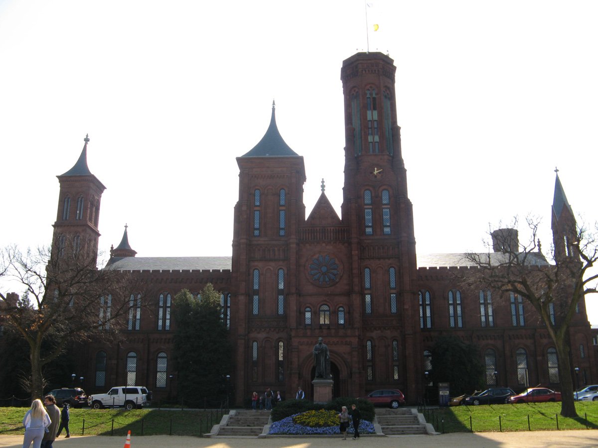 Smithsonian, Smithsonian HQ