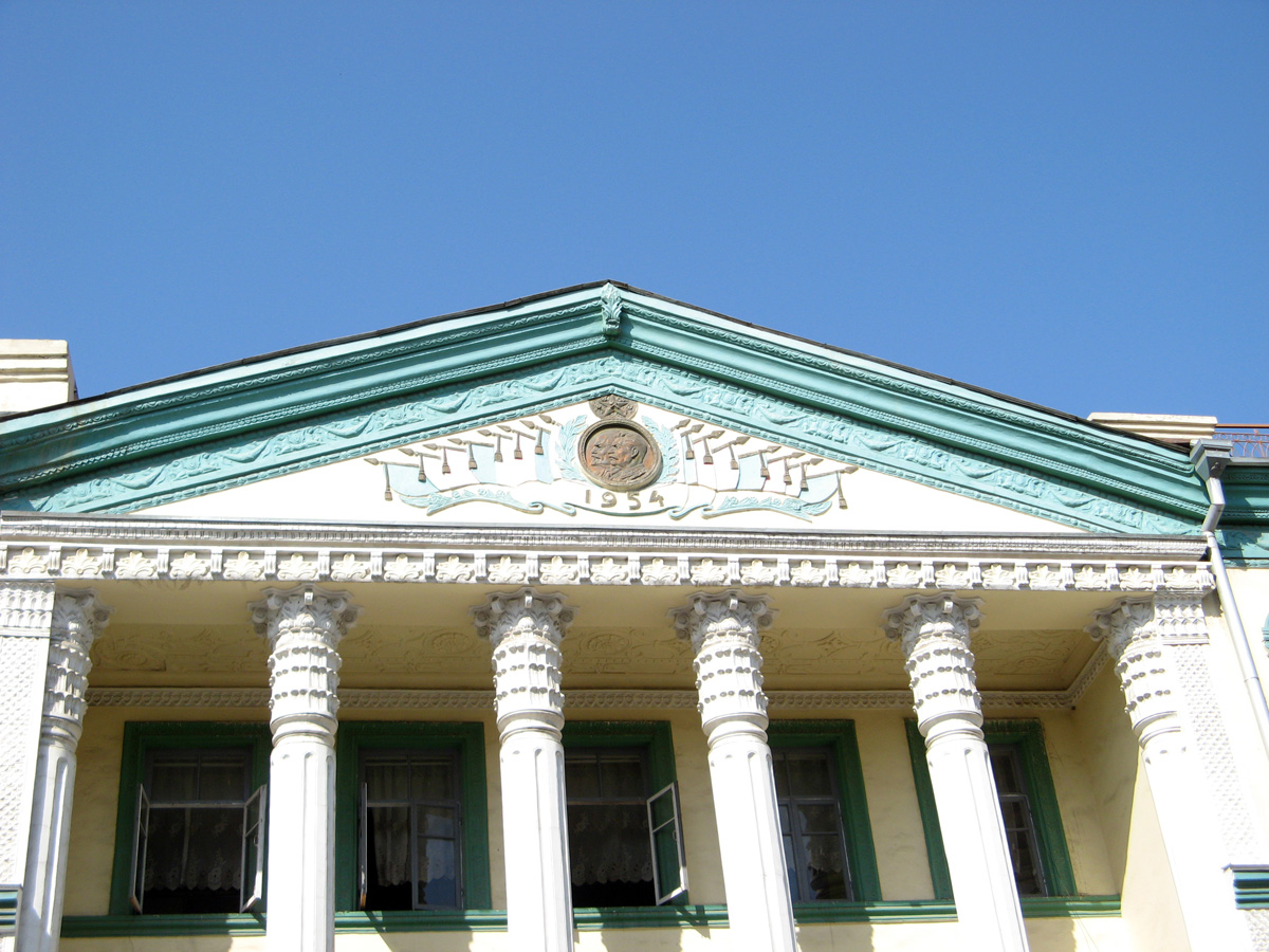 Khojand, Lenin & Stalin Portico