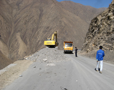 Chinese(?) road crew, Khojand-Dushanbe, Uzbekistan & Tajikistan 2009