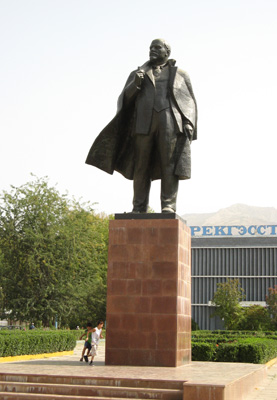 Lenin in Nurek, Dushanbe, Uzbekistan & Tajikistan 2009