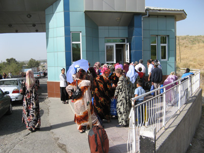 Tajikistan exit queue, Dushanbe, Uzbekistan & Tajikistan 2009