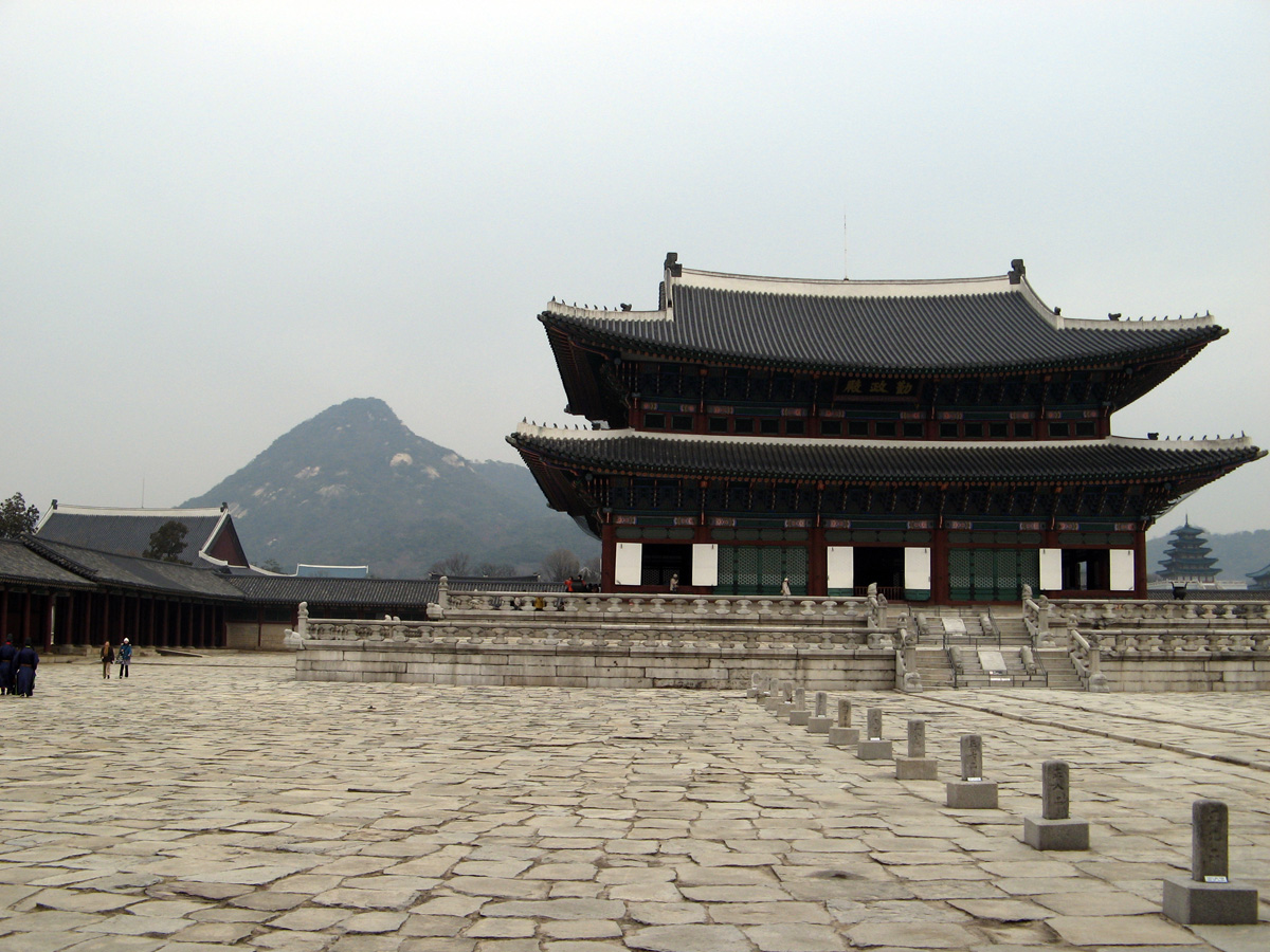 South Korea: Seoul, Gyeongbokgung Palace: Courtyard With harmonious mountain.
