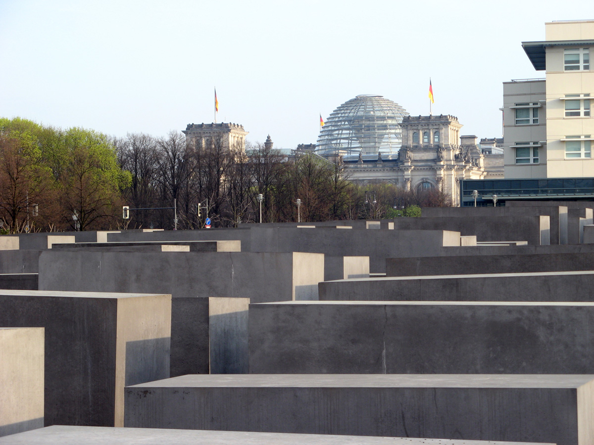 Berlin, Holocaust Memorial to Reichstag