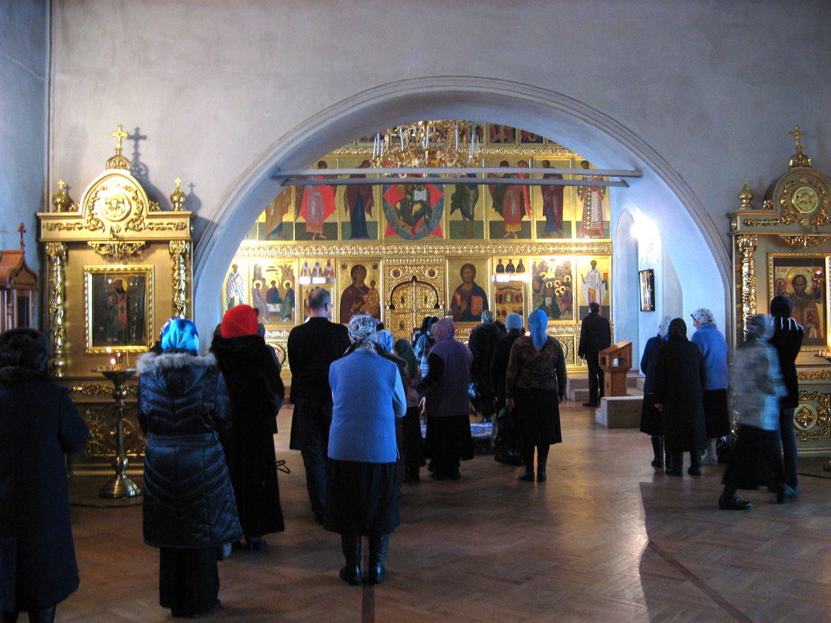 Tomsk, Epiphany Cathedral Interior Early Sunday faithful