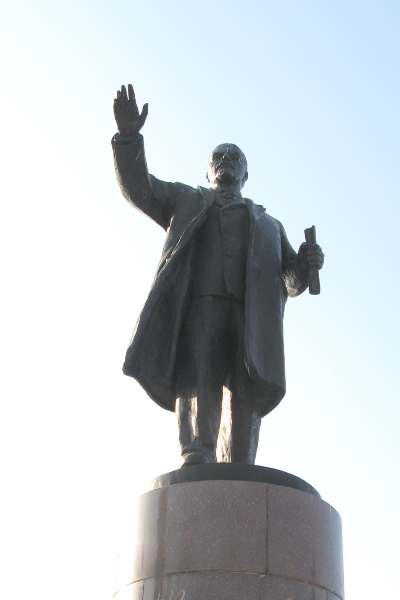 Omsk, Lenin at Omsk Station