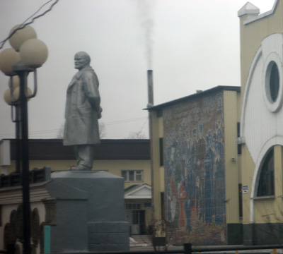 Lenin at Petrovsk-Zabajkalskij Just caught in time from the tra, Vladivostok-Irkutsk, Siberia 2009