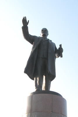Lenin at Omsk Station, Siberia 2009