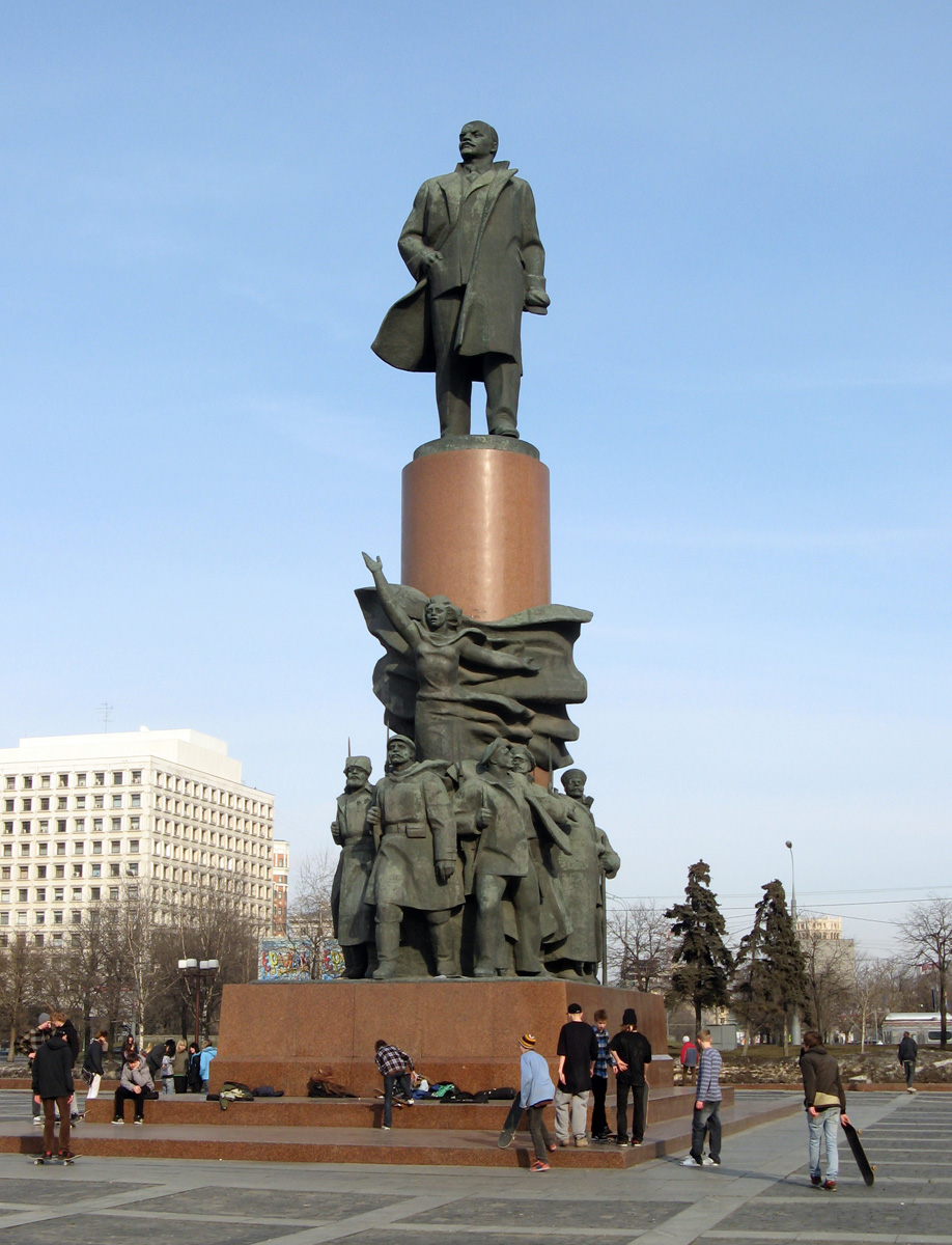 Central Moscow, Lenin of the Skateboarders Oktyabrskaya Metro